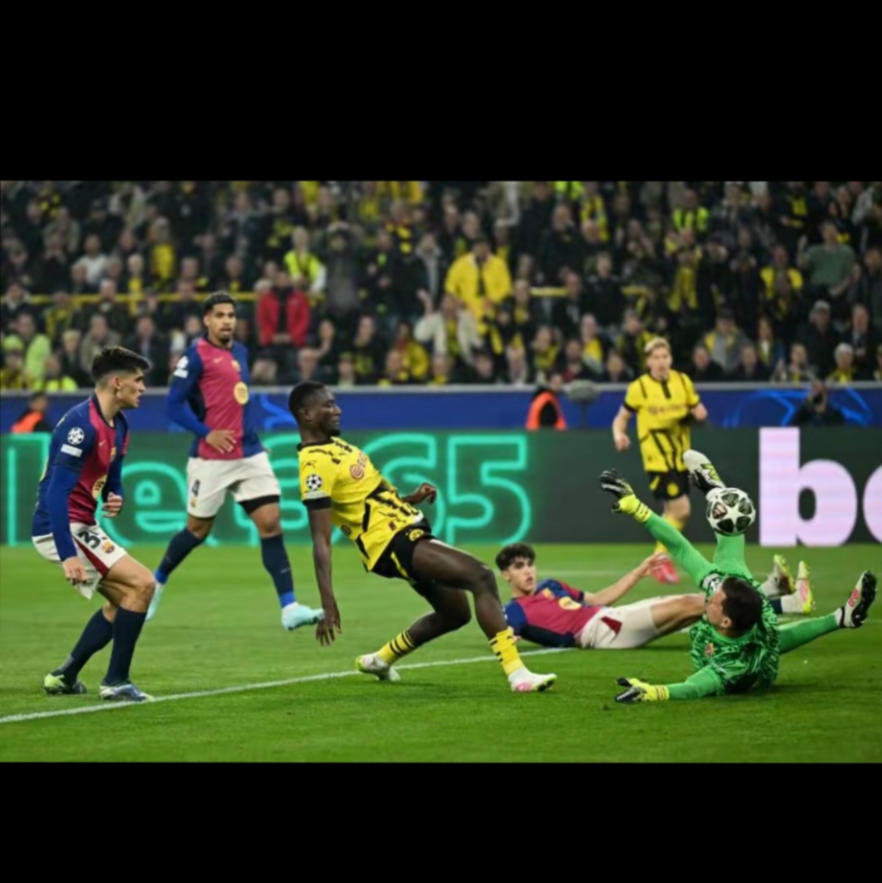  多特蒙德训练开放日，赛前远射贴柱引欢呼，西甲在即，细节决定成败