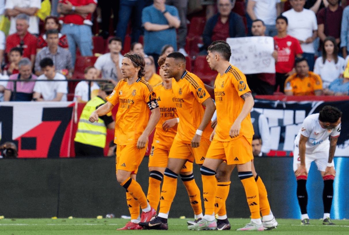  多特蒙德训练开放日，赛前远射贴柱引欢呼，西甲在即，细节决定成败